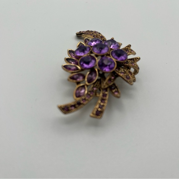 Vintage Gold-tone Flower-shaped Amethyst Brooch - Picture 7 of 8